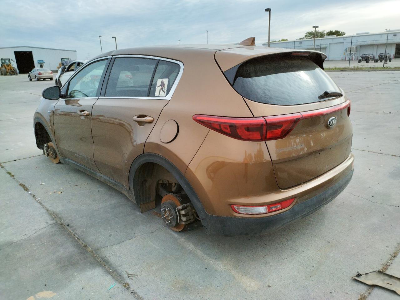 Photo 3 from auction – 2017 KIA SPORTAGE L with VIN KNDPMCAC6H7216077