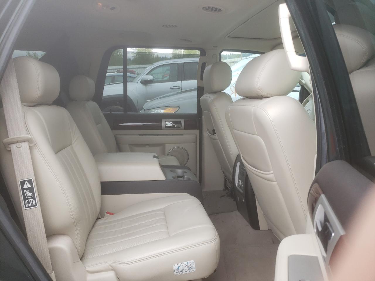 Photo 6 from auction – 2003 LINCOLN NAVIGATOR with VIN 5LMFU28R23LJ02909