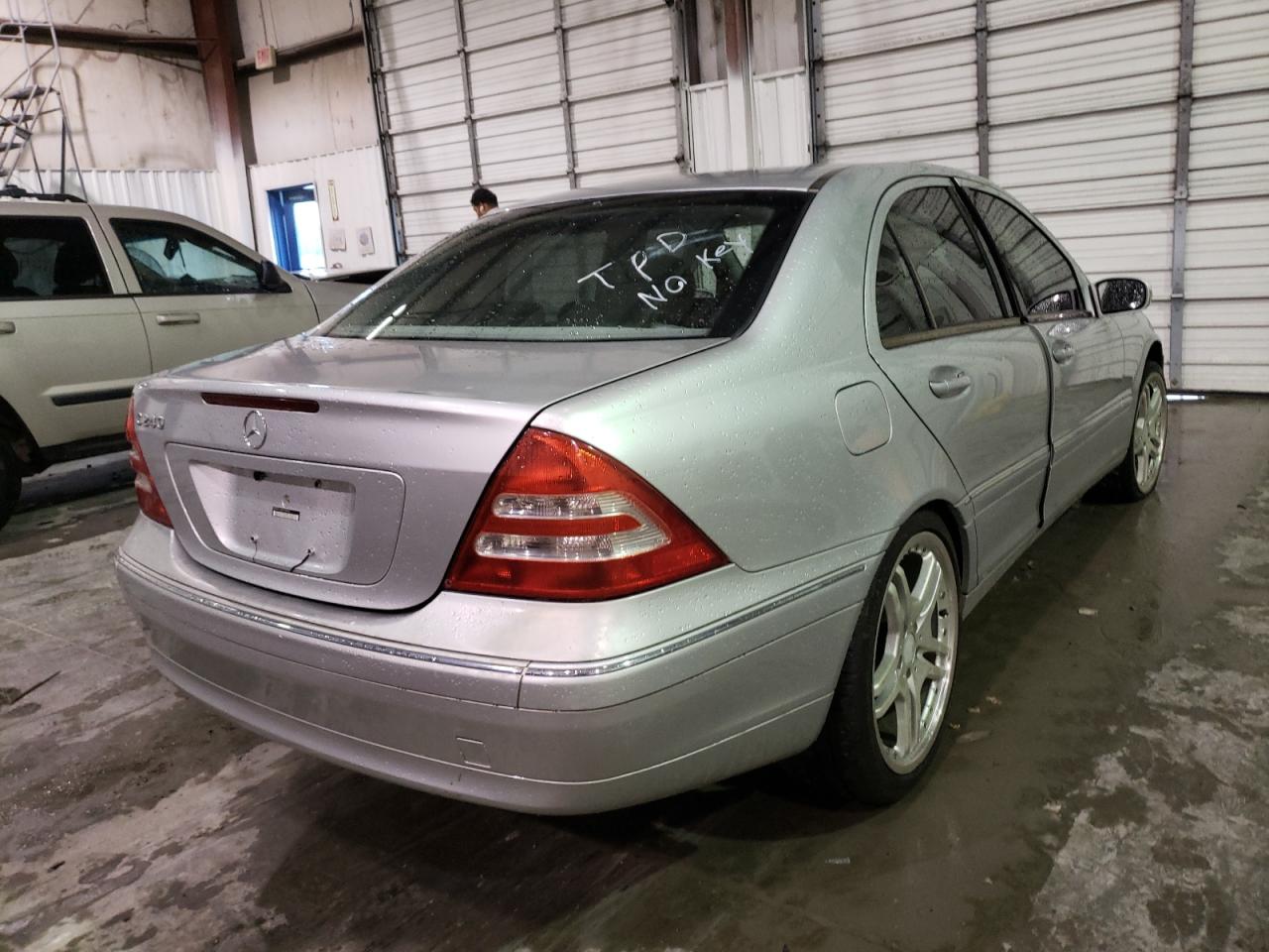 Photo 4 from auction – 2002 MERCEDES-BENZ C 240 with VIN WDBRF61J02F194012