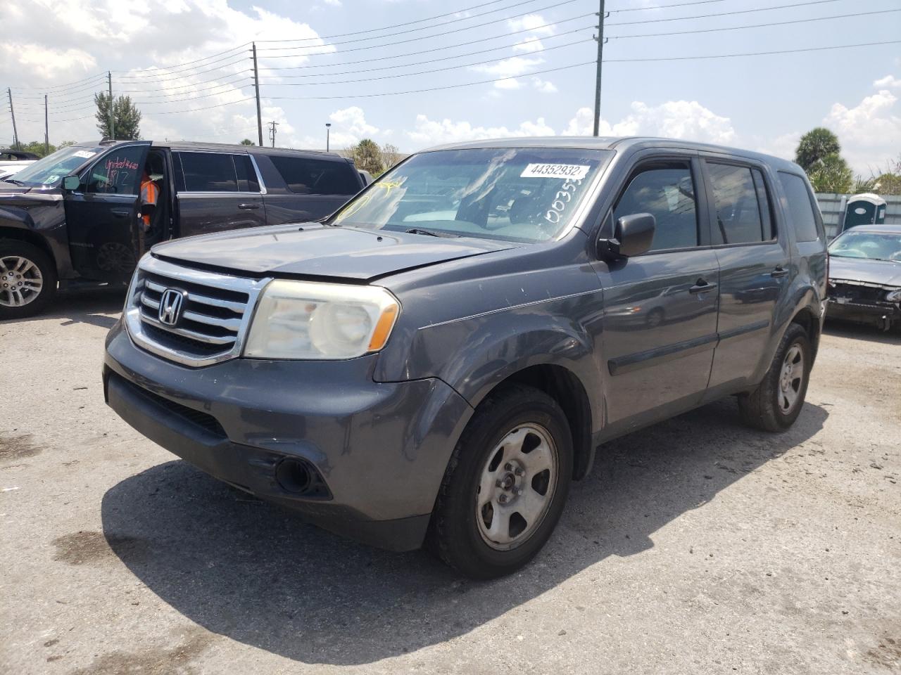 Фото 2 с аукциона – 2012 HONDA PILOT LX с VIN 5FNYF3H24CB003532