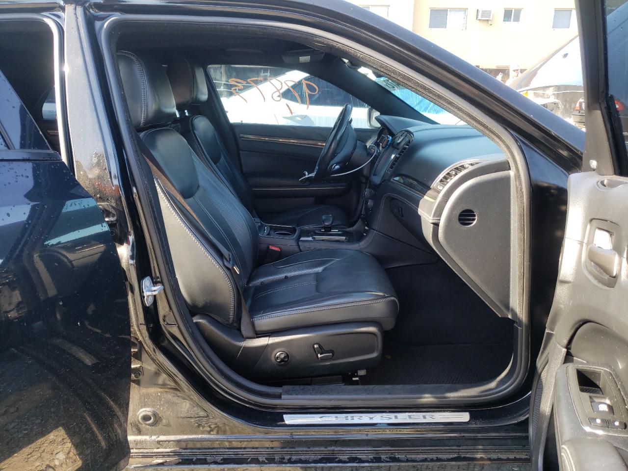 Photo 5 from auction – 2014 CHRYSLER 300C VARVA with VIN 2C3CCAJG4EH240276