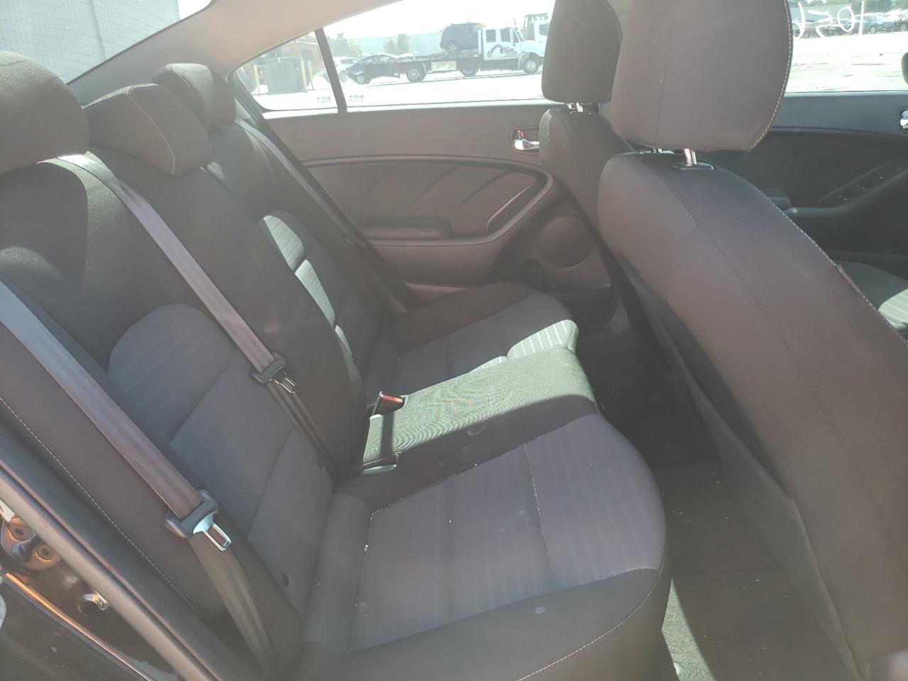 Photo 6 from auction – 2017 KIA FORTE LX with VIN 3KPFL4A75HE033342