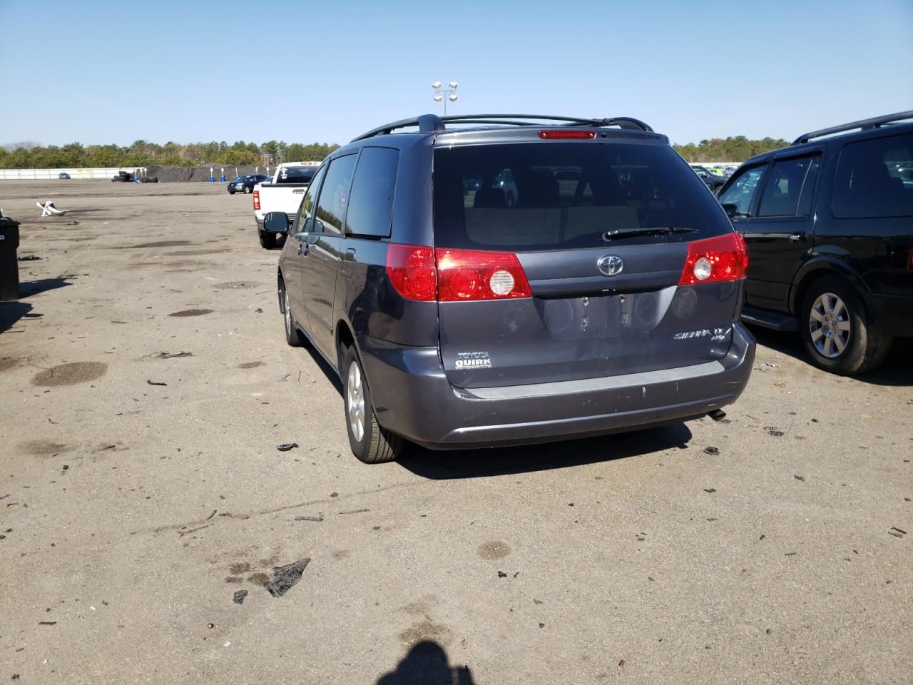 Photo 3 from auction – 2007 TOYOTA SIENNA LE with VIN 5TDBK23C17S004926