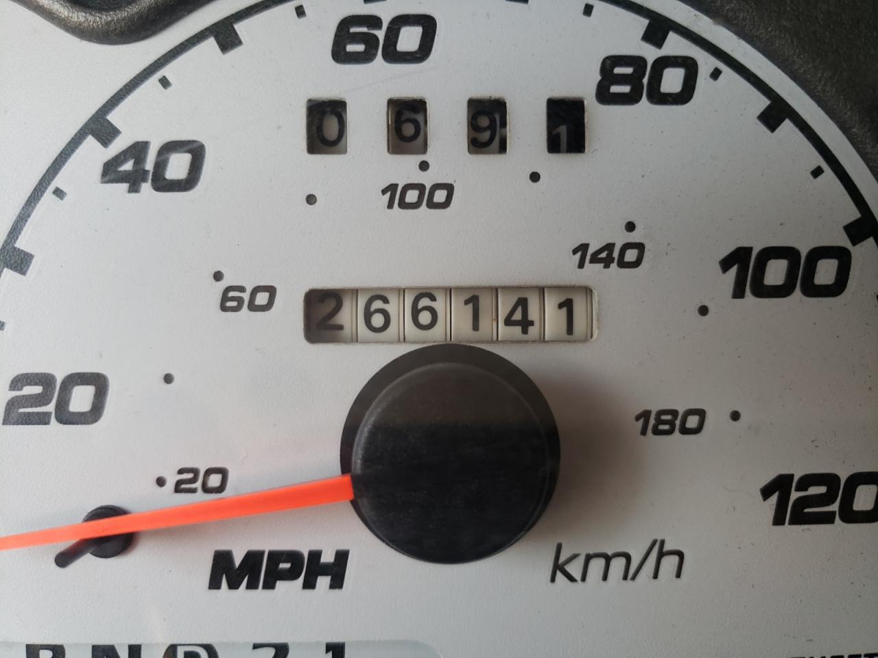 Photo 8 from auction – 2003 FORD EXPLORER S with VIN 1FMZU67E73UC83554
