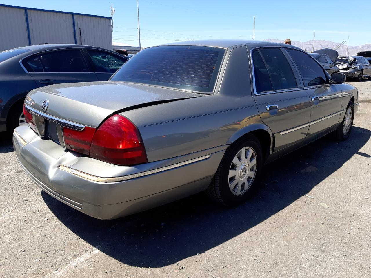 Photo 4 from auction – 2003 MERCURY GRAND MARQ with VIN 2MEFM75W63X698803