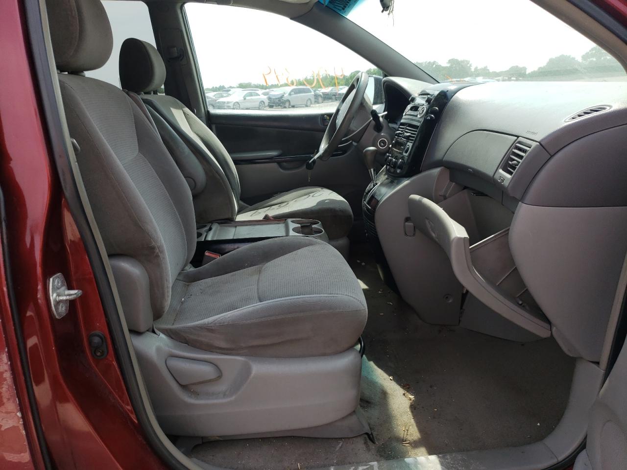 Photo 5 from auction – 2004 TOYOTA SIENNA LE with VIN 5TDZA23C24S201875