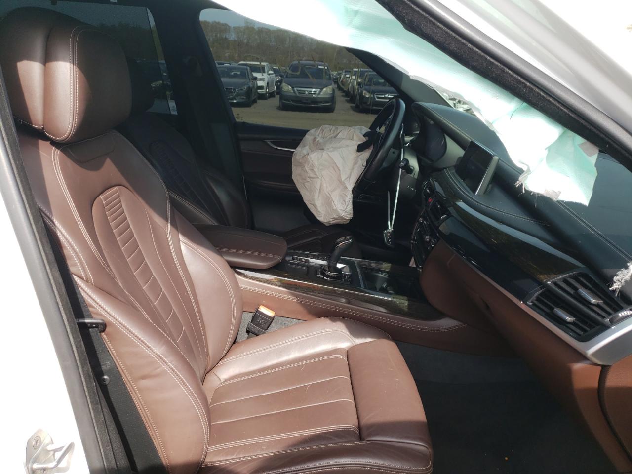 Photo 5 from auction – 2016 BMW X5 XDRIVE5 with VIN 5UXKR6C57G0J82345