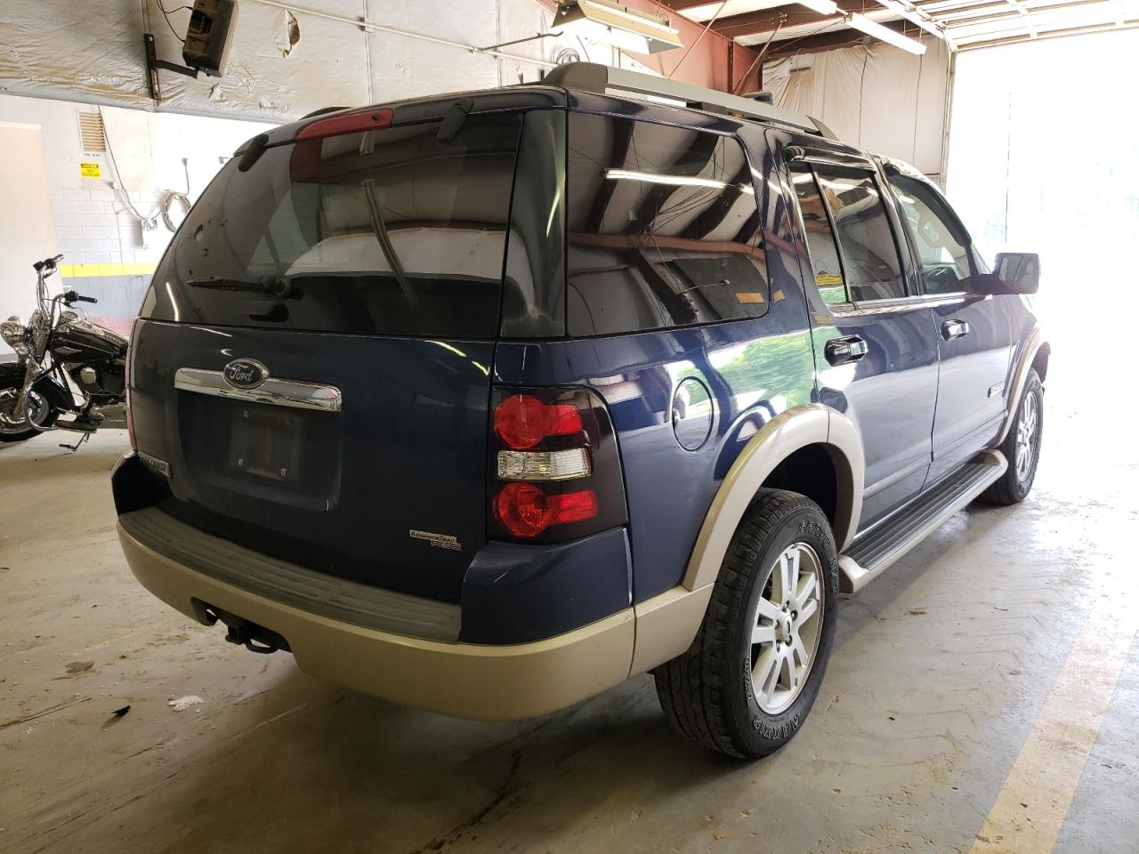 Photo 4 from auction – 2007 FORD EXPLORER E with VIN 1FMEU64E77UB10254