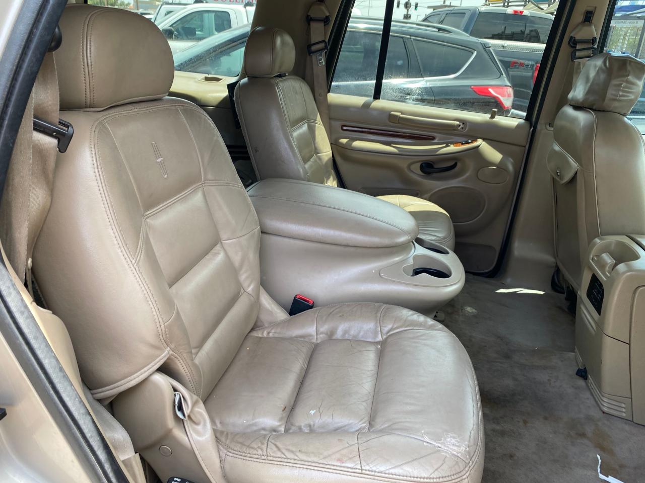 Photo 6 from auction – 2000 LINCOLN NAVIGATOR with VIN 5LMFU28A6YLJ39060