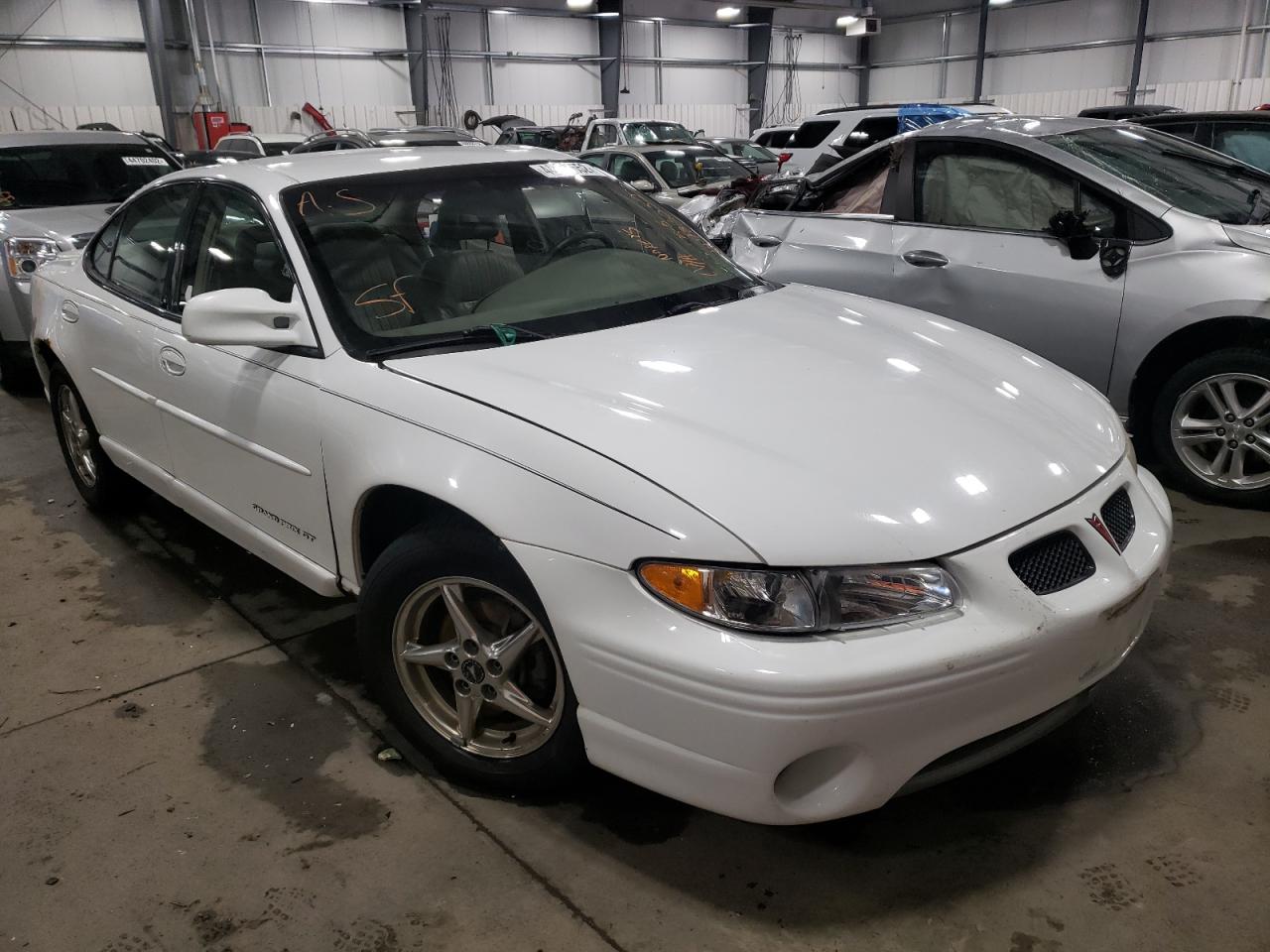 PONTIAC GRAND PRIX 2000 with VIN 1G2WP52K8YF104315 - Photo from auction