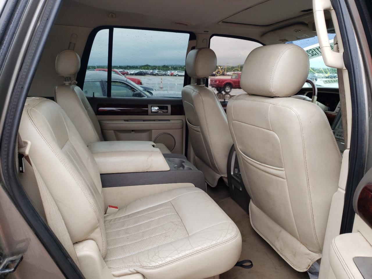 Photo 6 from auction – 2004 LINCOLN NAVIGATOR with VIN 5LMFU27R24LJ27568