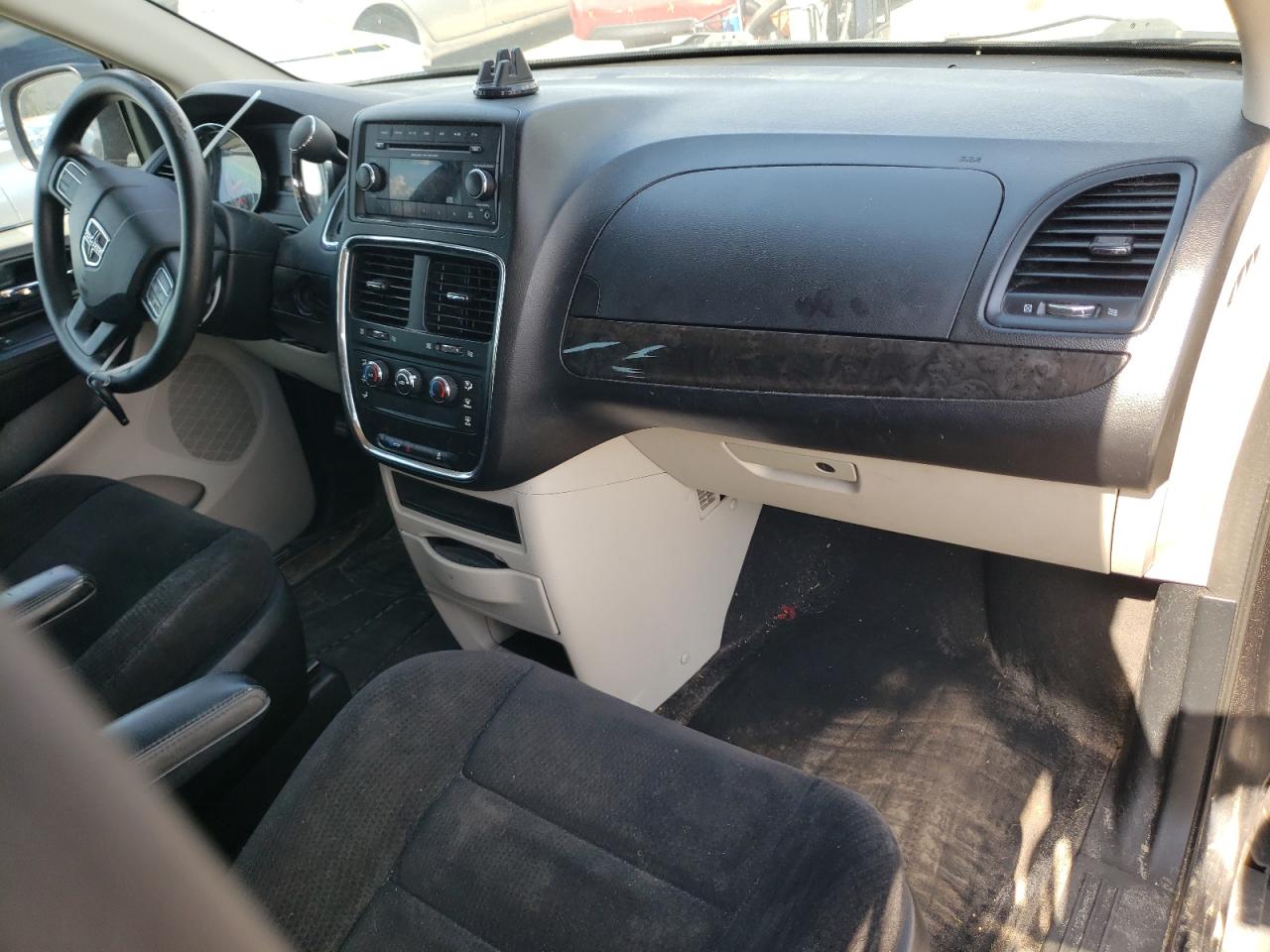 Photo 9 from auction – 2014 DODGE GRAND CARA with VIN 2C4RDGBG8ER417099