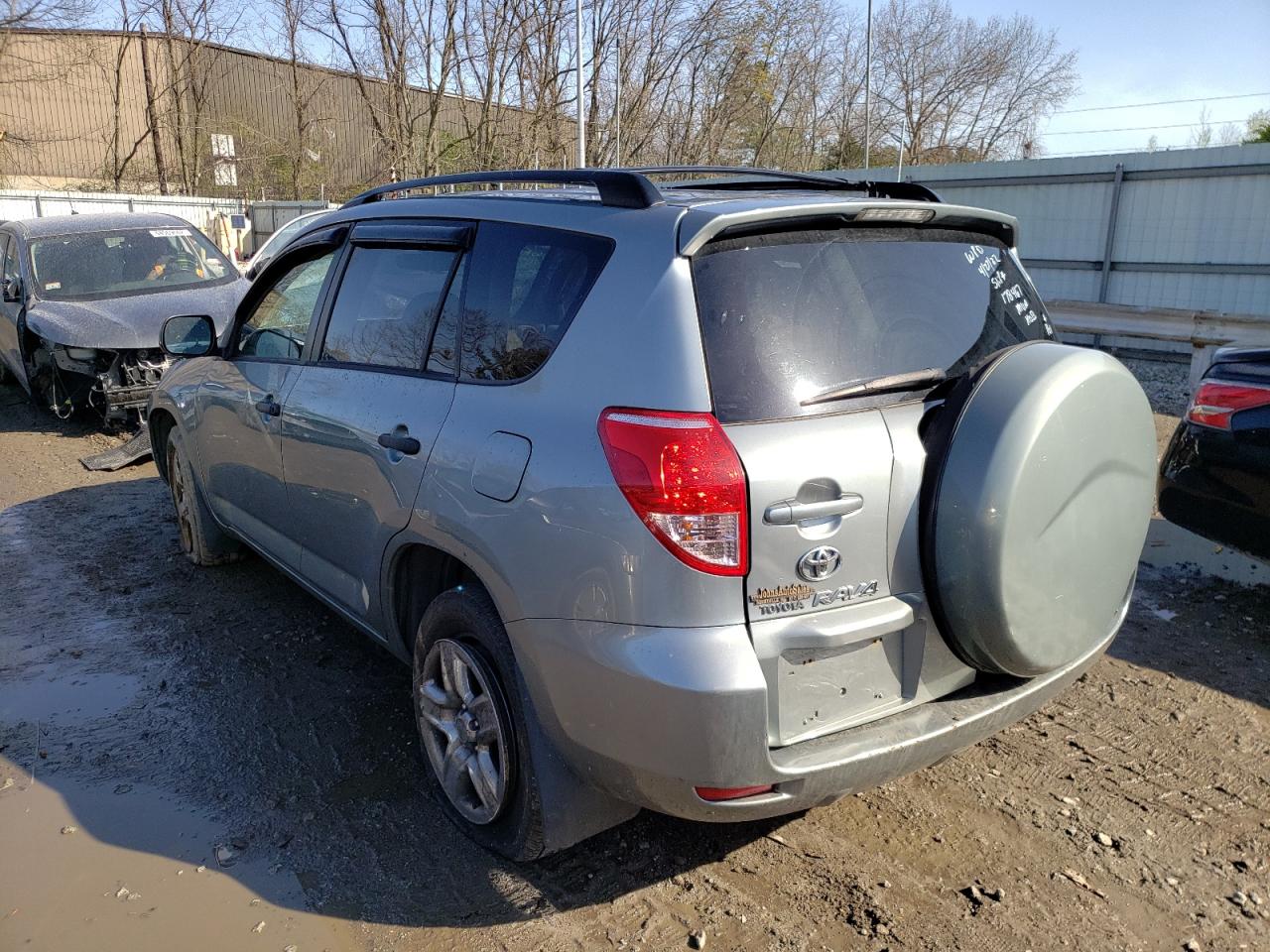 Photo 3 from auction – 2006 TOYOTA RAV4 with VIN JTMBD33V866010240