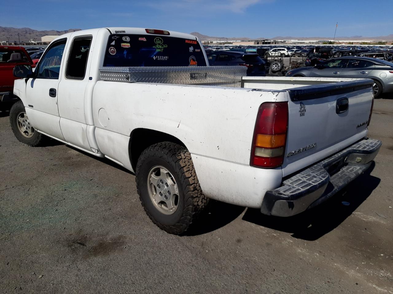 Photo 3 from auction – 2002 CHEVROLET SILVERADO with VIN 1GCEC19V92Z105524