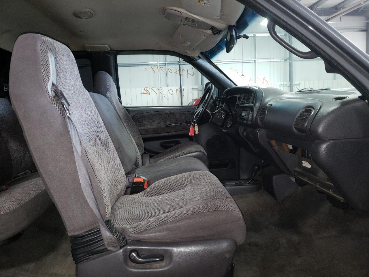 Photo 5 from auction – 2001 DODGE RAM 1500 with VIN 3B7HF13Z21G818599