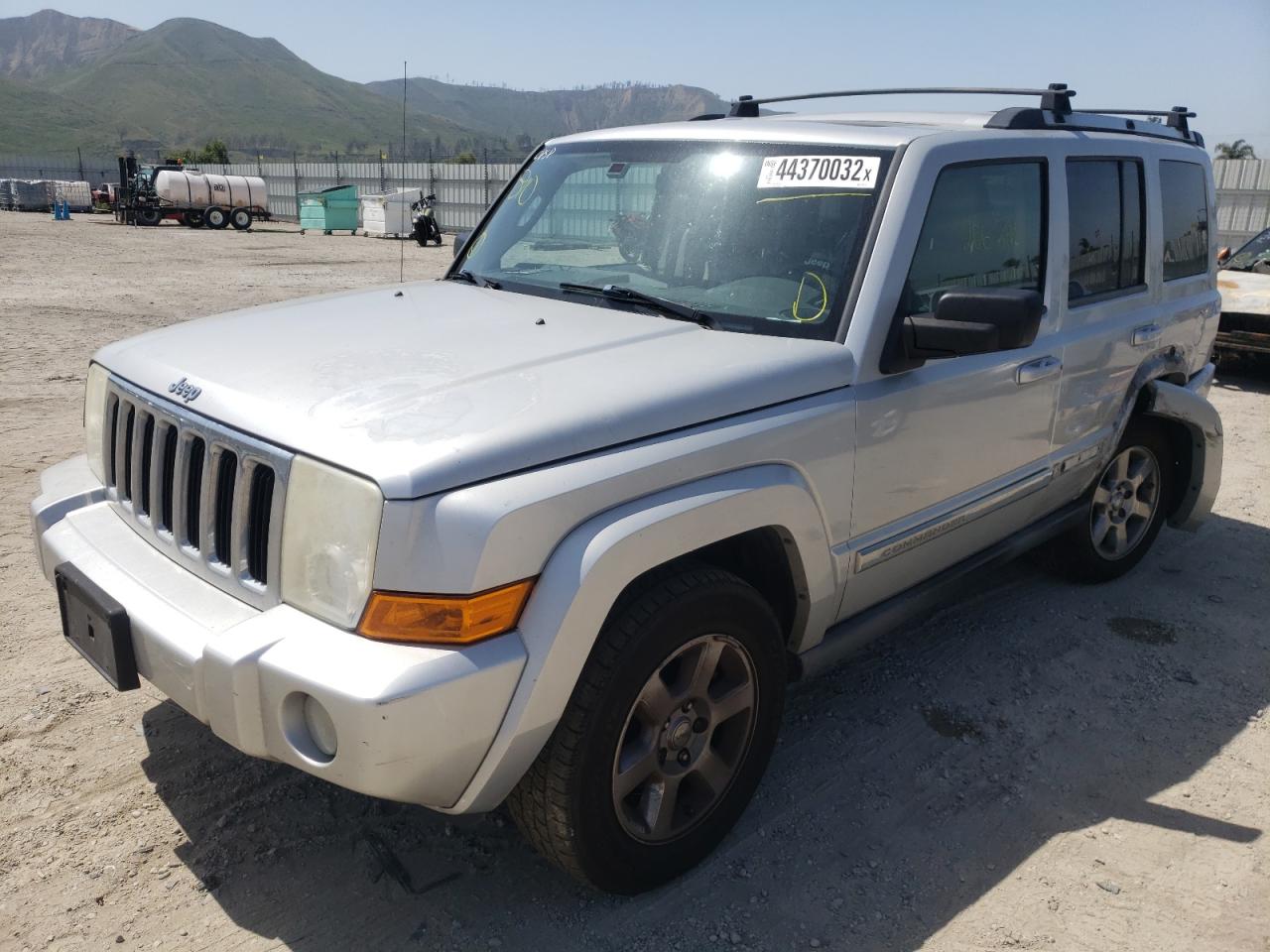 Photo 2 from auction – 2007 JEEP COMMANDER with VIN 1J8HH58217C574218