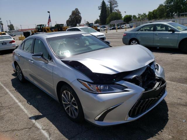 LEXUS ES300H 2022 with VIN 58ACA1C1XNU017137 - Photo from auction