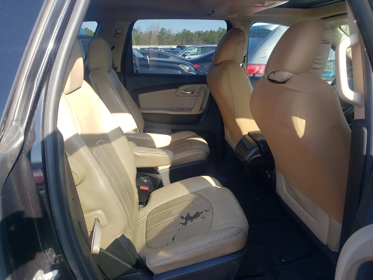 Photo 6 from auction – 2011 CHEVROLET TRAVERSE with VIN 1GNKVLED7BJ322663