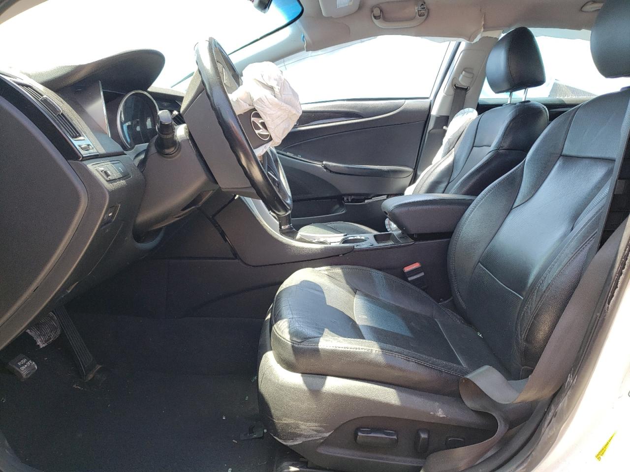 Photo 5 from auction – 2011 HYUNDAI SONATA SE with VIN 5NPEC4AC0BH106175