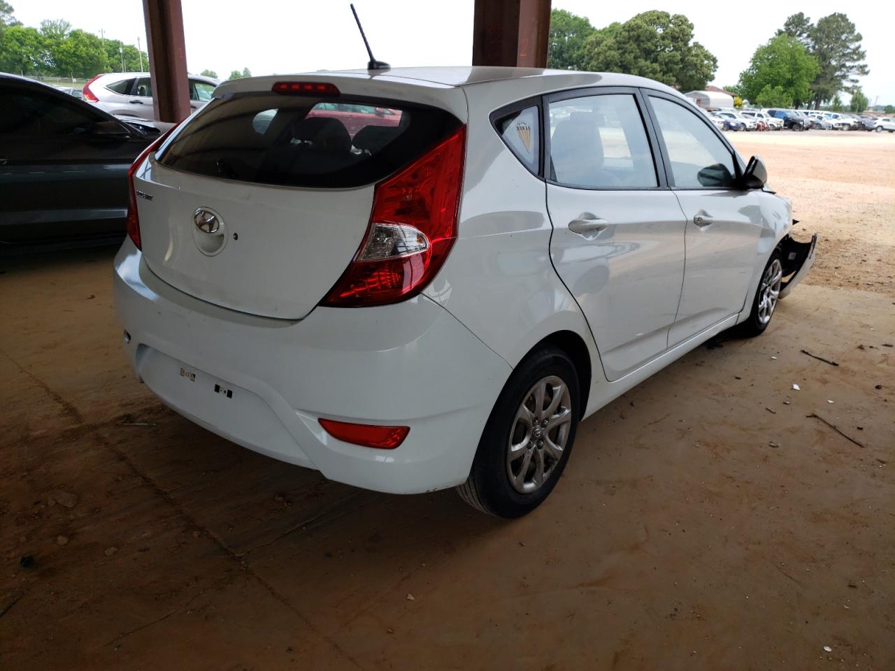 Photo 4 from auction – 2013 HYUNDAI ACCENT GLS with VIN KMHCT5AE4DU084605