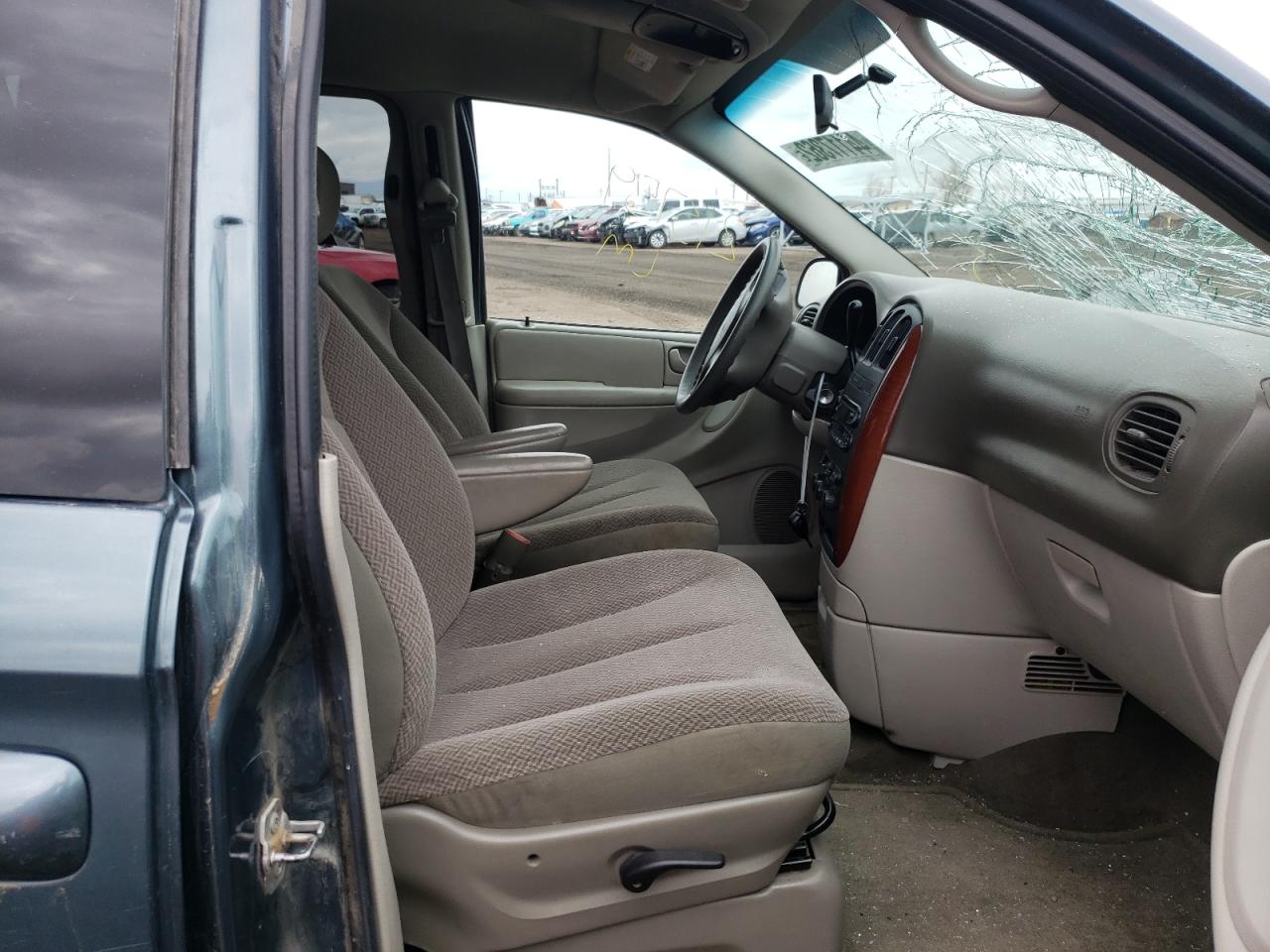 Photo 5 from auction – 2007 CHRYSLER TOWN & COU with VIN 2A4GP44R87R343594
