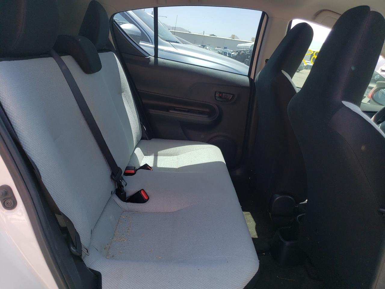 Photo 6 from auction – 2016 TOYOTA PRIUS C with VIN JTDKDTB35G1124209