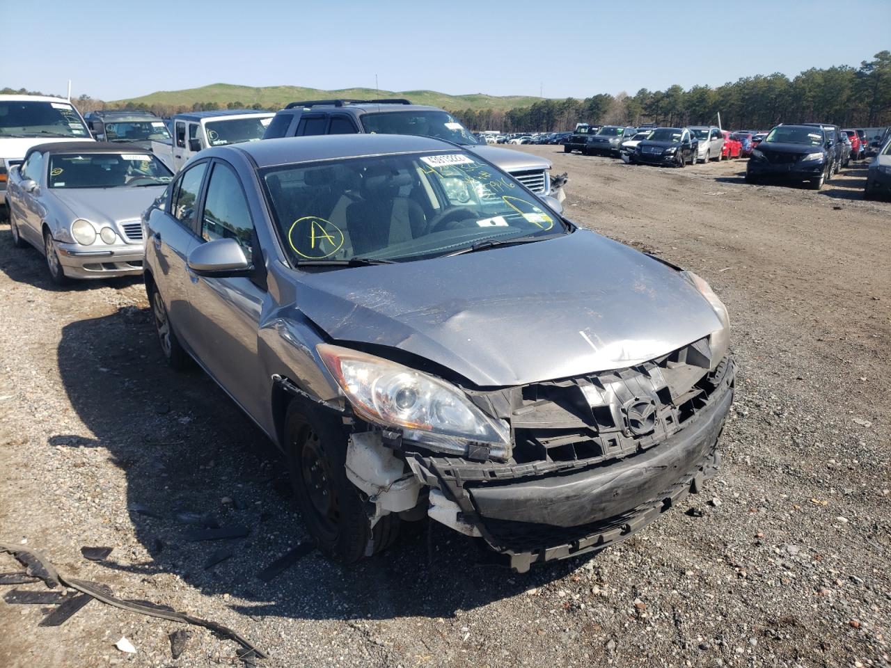 MAZDA 3 I 2012 with VIN JM1BL1UG8C1517946 - Photo from auction