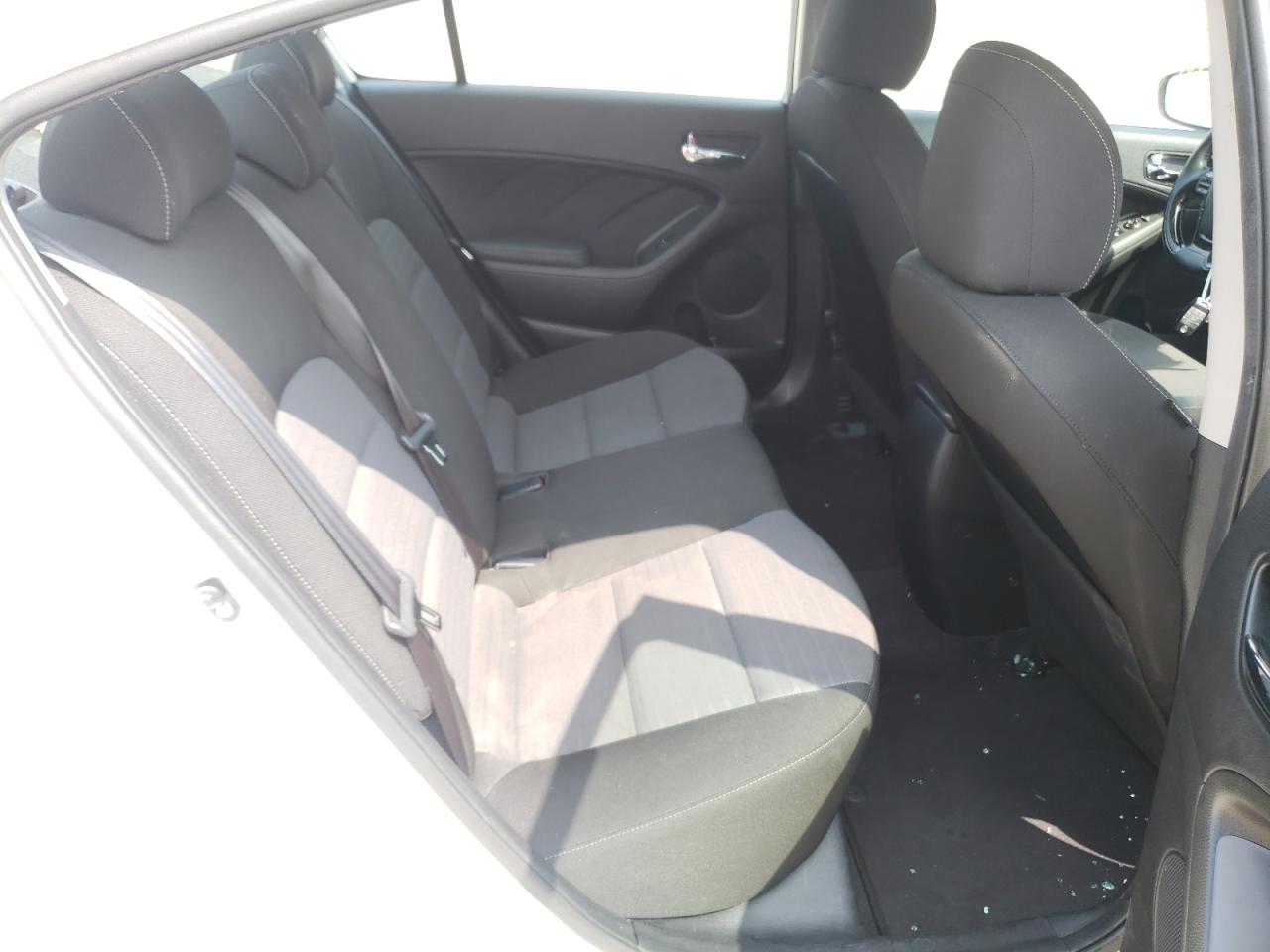 Photo 6 from auction – 2017 KIA FORTE LX with VIN 3KPFL4A78HE136609