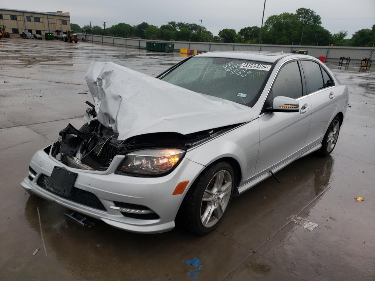 Photo 2 from auction – 2011 MERCEDES-BENZ C300 with VIN WDDGF5EB8BR167117