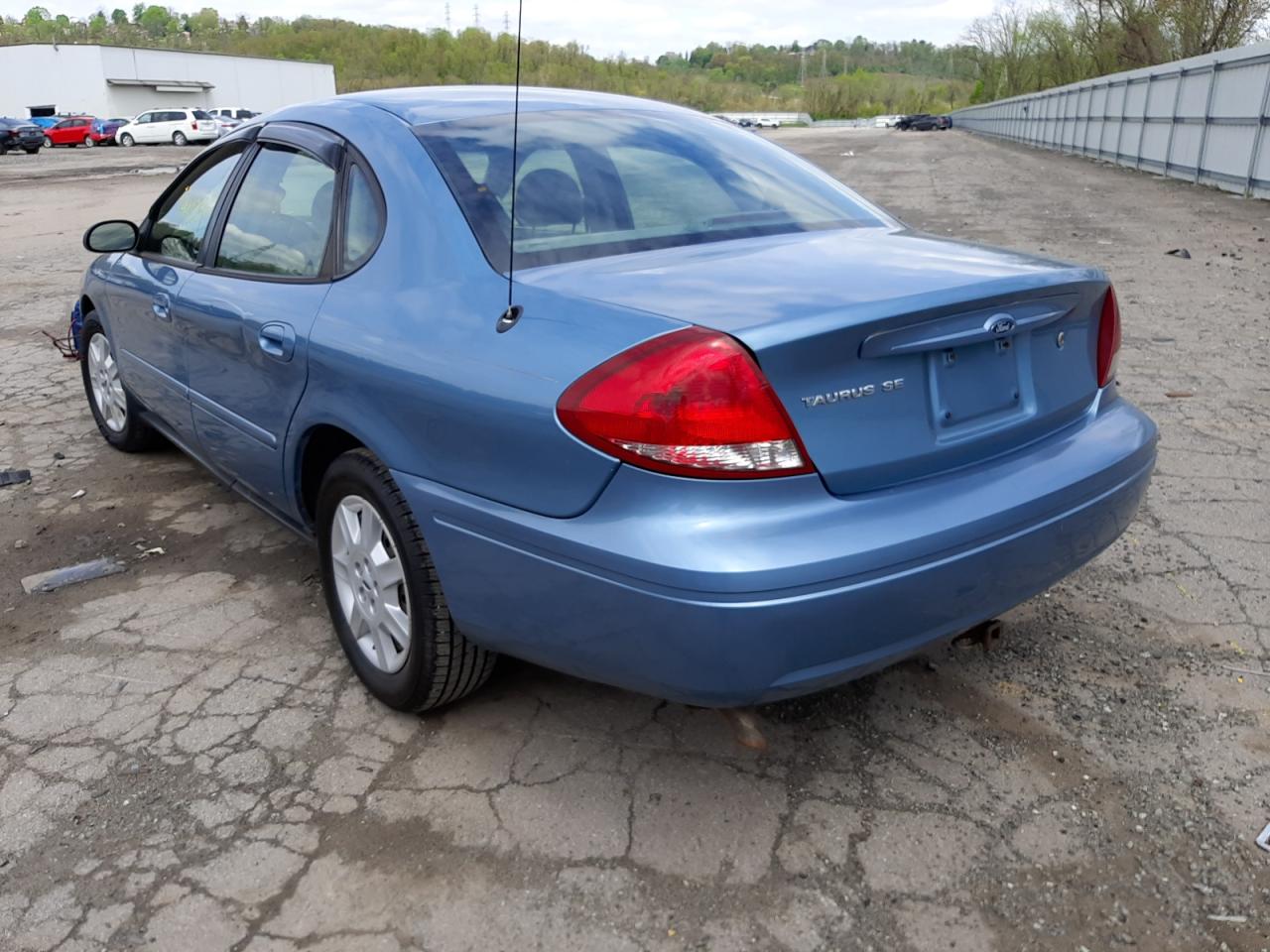 Photo 3 from auction – 2007 FORD TAURUS SE with VIN 1FAFP53U17A165941