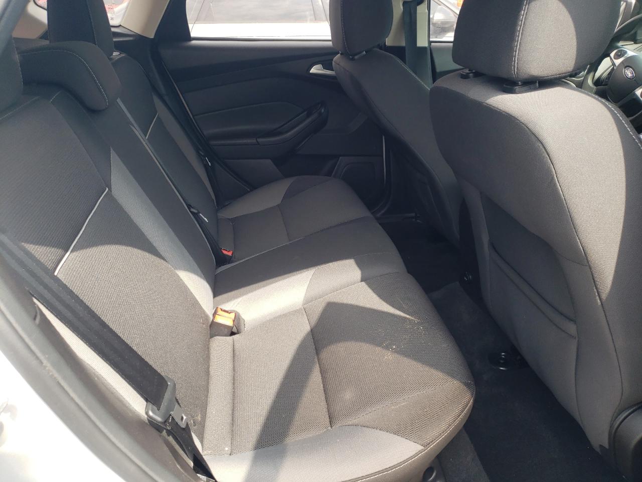 Foto 6 de la subasta – 2014 FORD FOCUS SE con VIN 1FADP3K2XEL183352