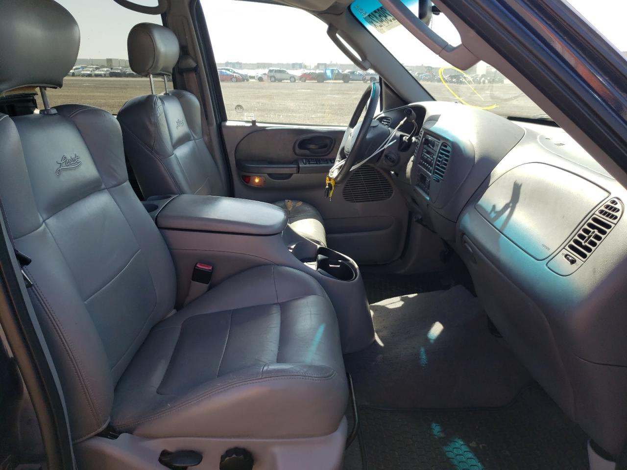 Photo 5 from auction – 2002 FORD F150 SUPER with VIN 1FTRW07L42KC13479