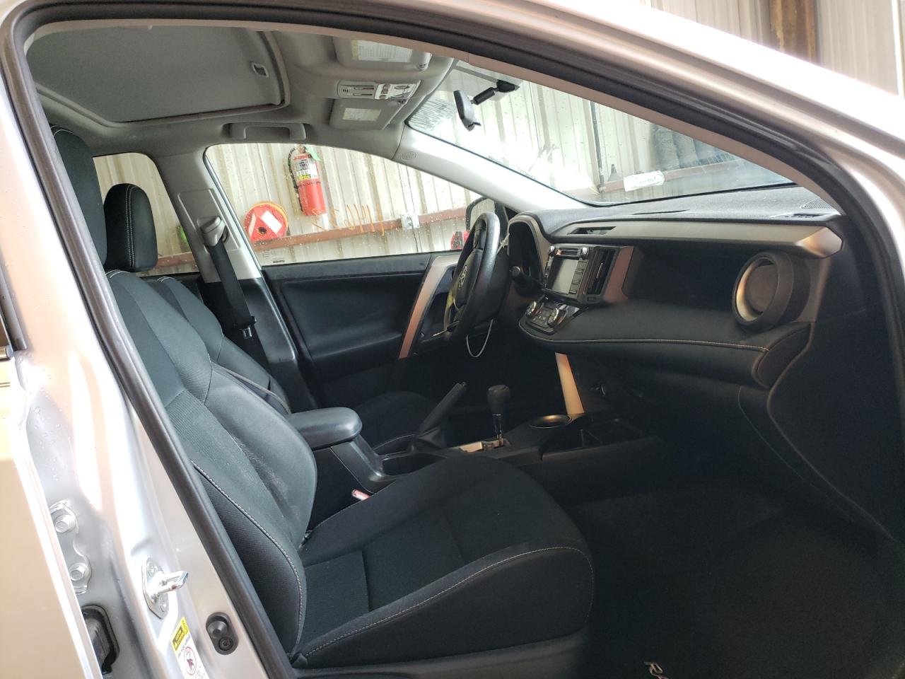 Photo 5 from auction – 2013 TOYOTA RAV4 XLE with VIN 2T3RFREV4DW106287