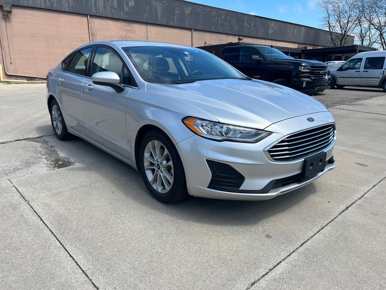 Photo 1 from auction – 2019 FORD FUSION SE with VIN 3FA6P0HD6KR143055