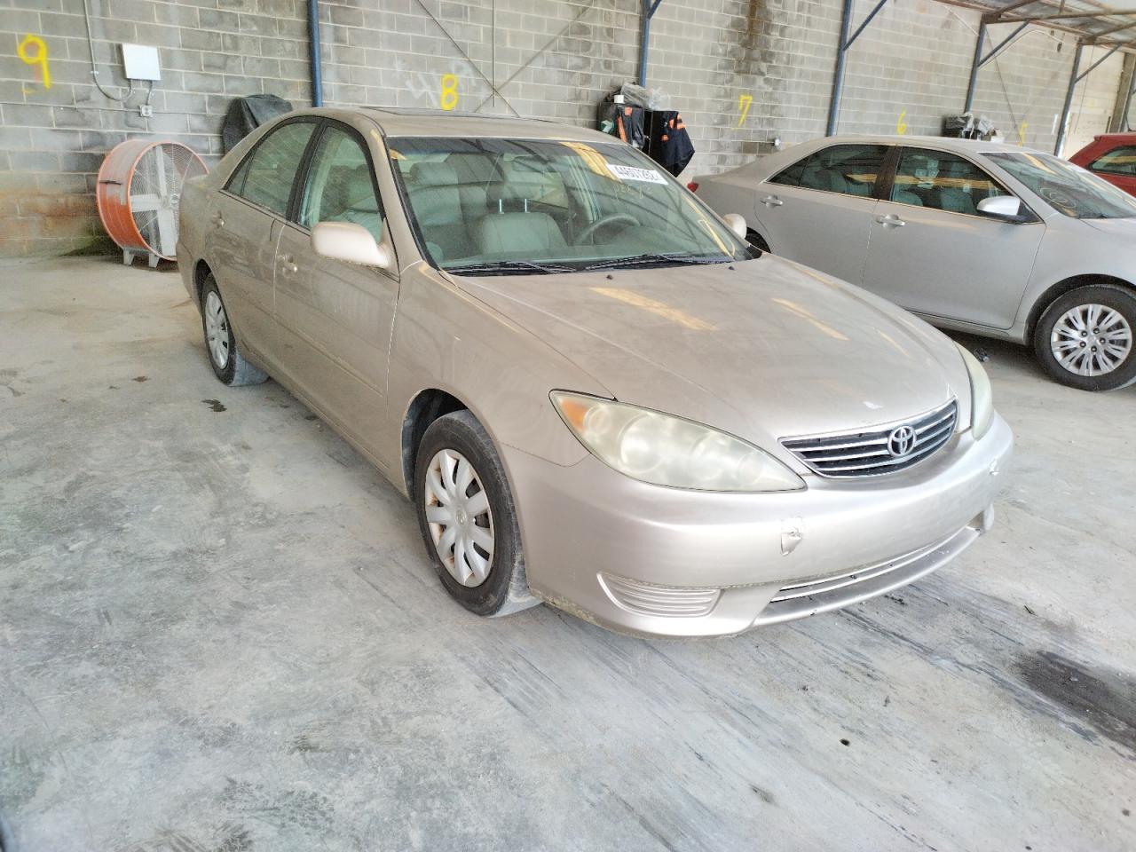 TOYOTA CAMRY LE 2005 with VIN 4T1BE32K65U042453 - Photo from auction
