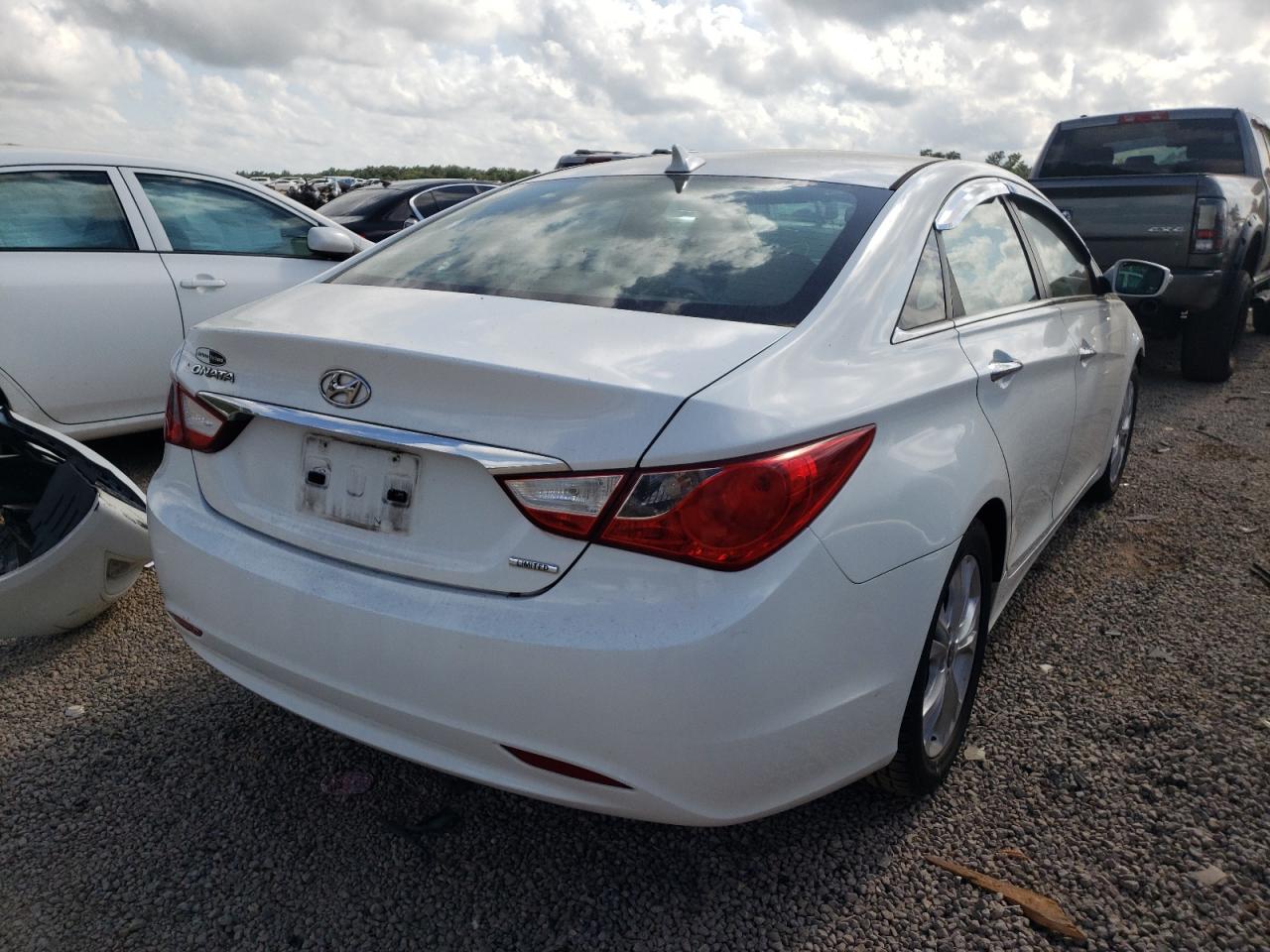 Photo 4 from auction – 2011 HYUNDAI SONATA SE with VIN 5NPEC4AC0BH299508