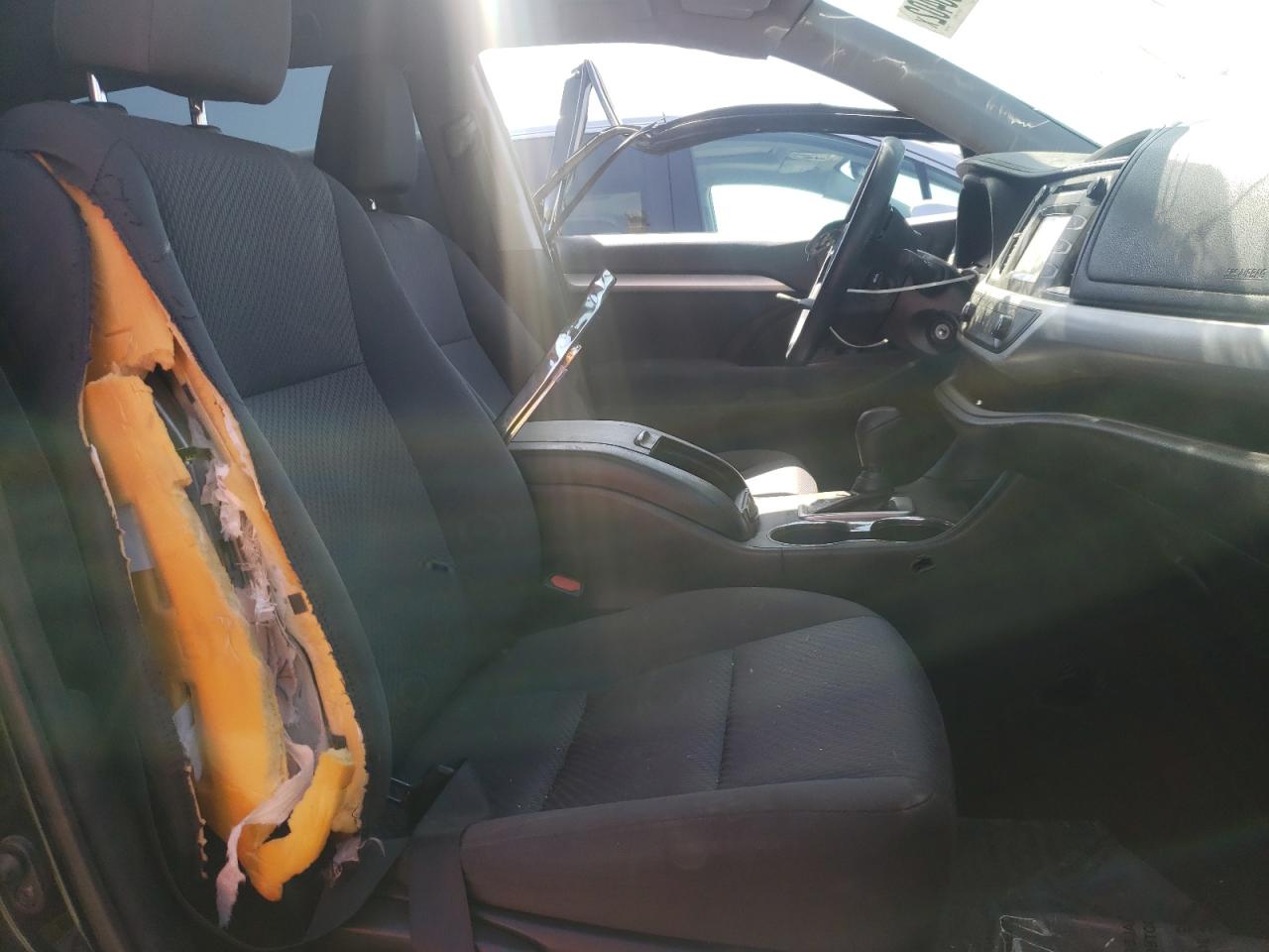 Photo 5 from auction – 2018 TOYOTA HIGHLANDER with VIN 5TDZARFH4JS039288
