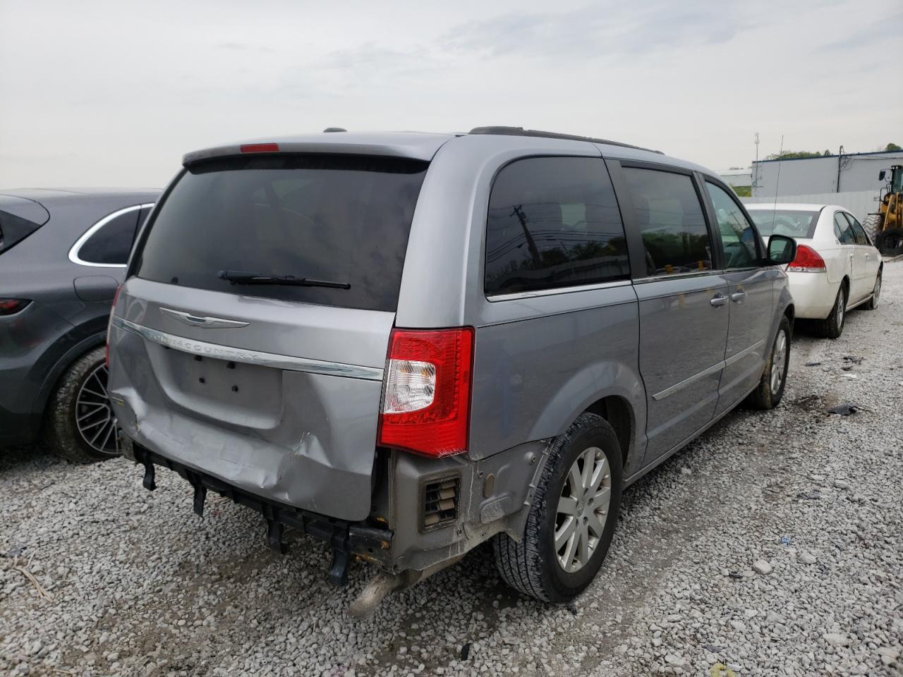 Photo 4 from auction – 2015 CHRYSLER TOWN & COU with VIN 2C4RC1BG3FR595732