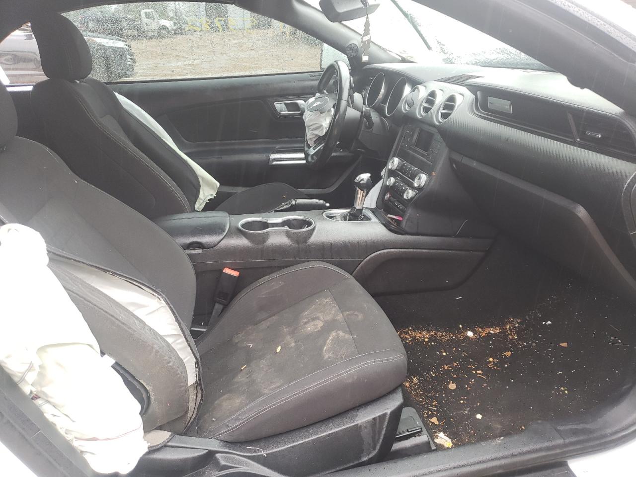 Photo 5 from auction – 2019 FORD MUSTANG with VIN 1FATP8UHXK5158963