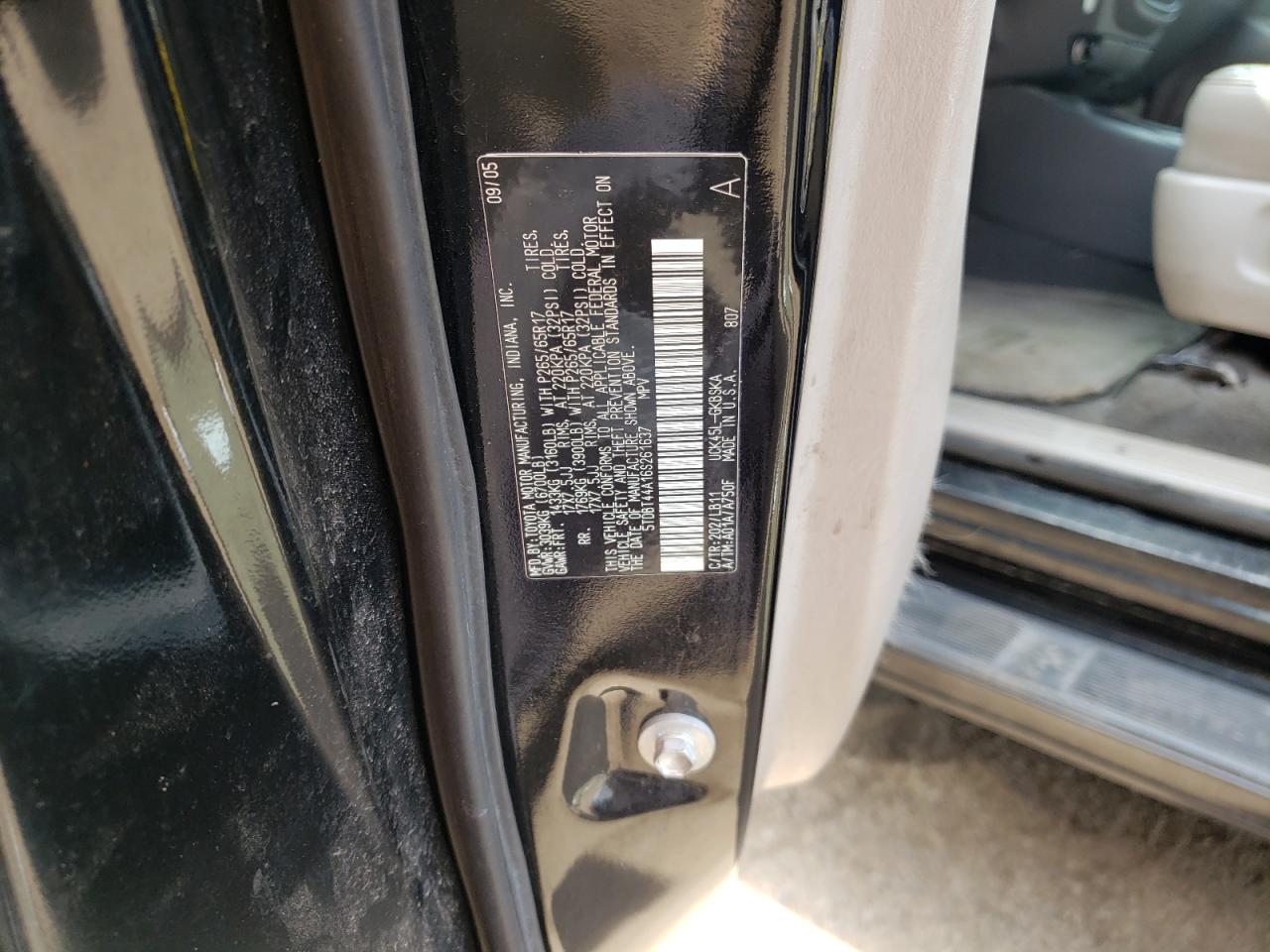 Photo 10 from auction – 2006 TOYOTA SEQUOIA with VIN 5TDBT44A16S261637