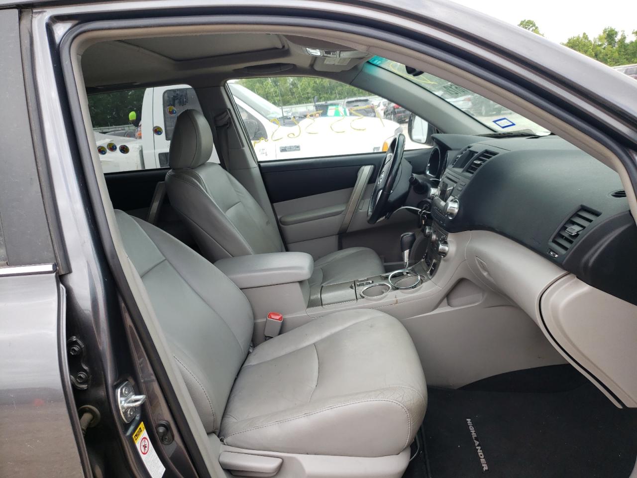 Photo 18 from auction – 2011 TOYOTA HIGHLANDER with VIN 5TDZK3EHXBS034609