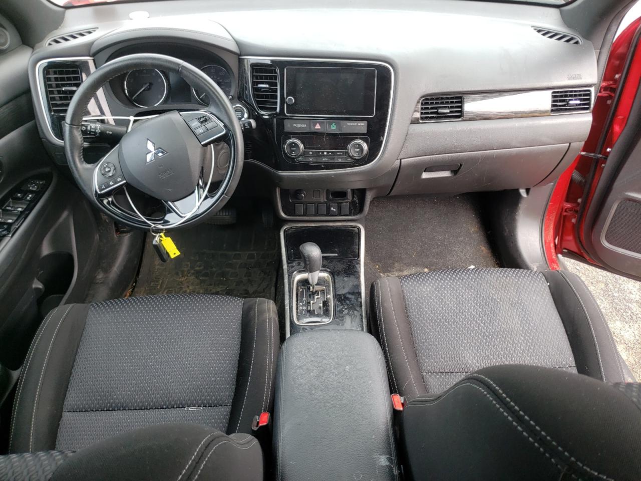 Photo 9 from auction – 2018 MITSUBISHI OUTLANDER with VIN JA4AZ3A32JZ046411