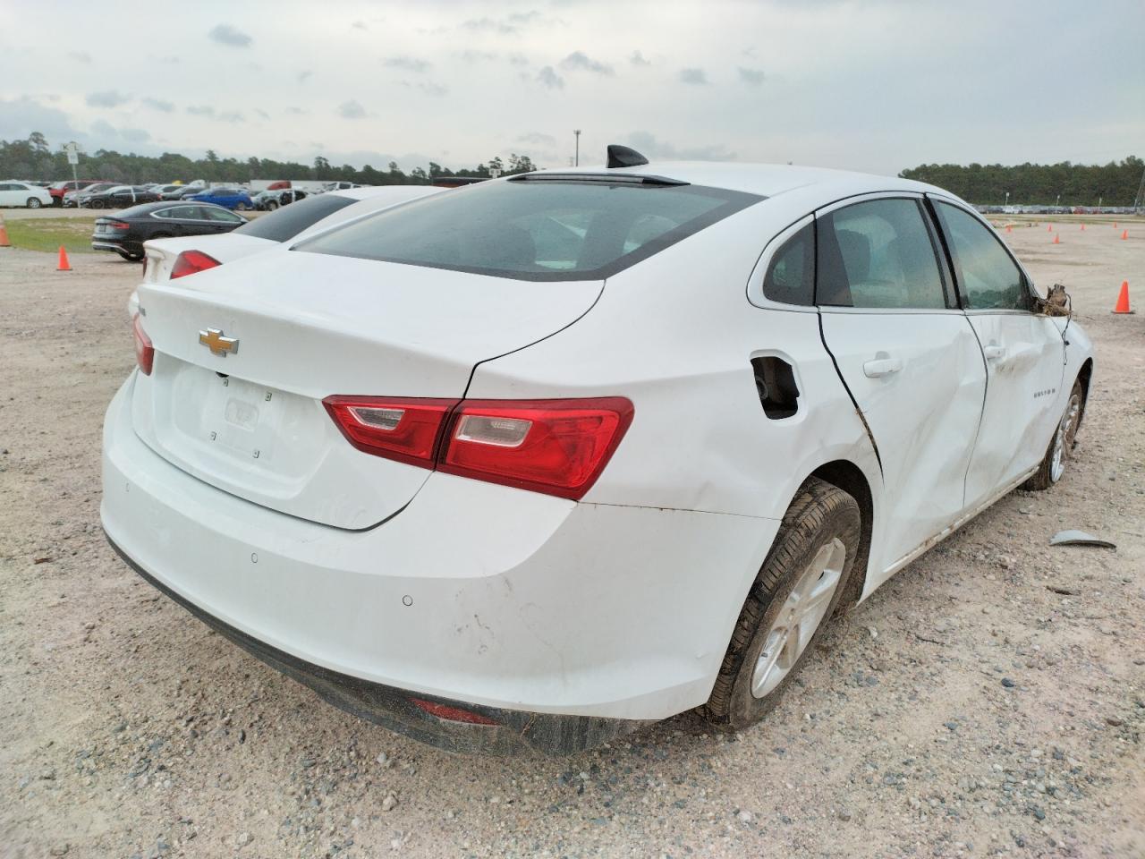 Photo 4 from auction – 2021 CHEVROLET MALIBU LS with VIN 1G1ZC5ST2MF087639