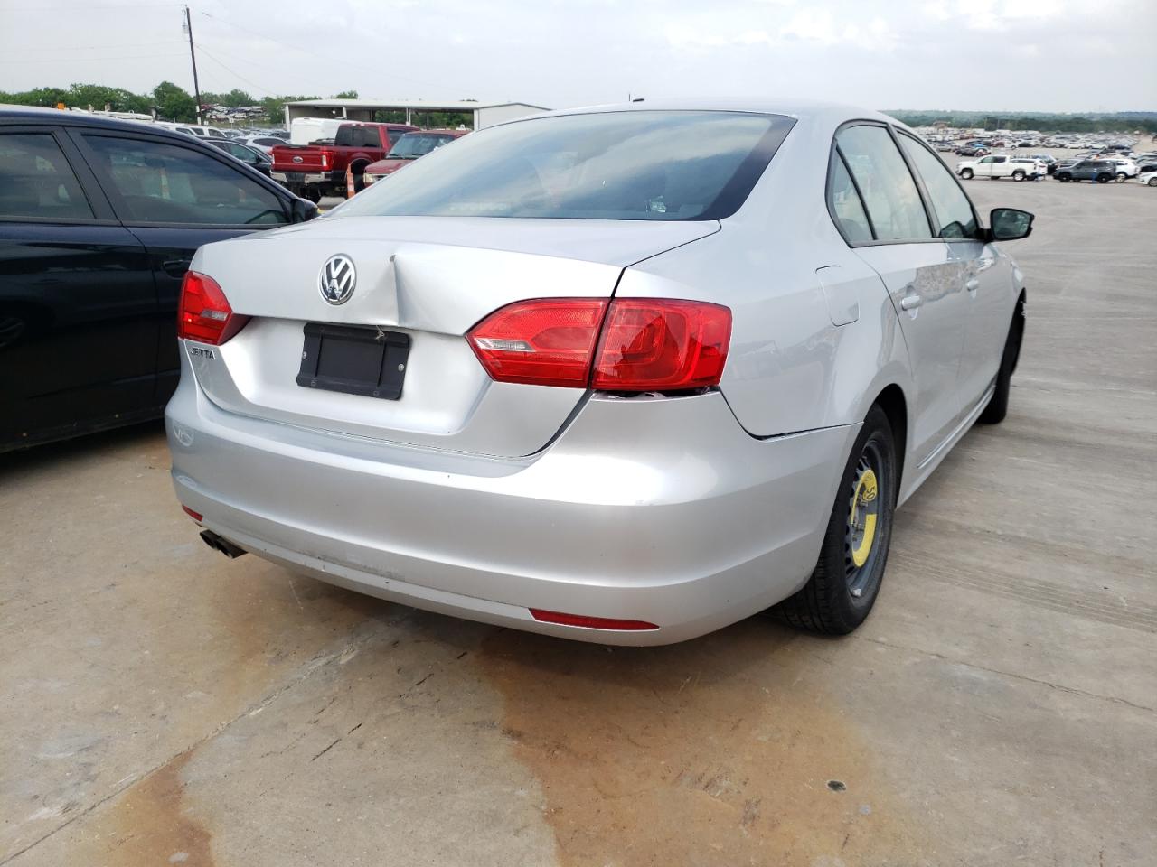 Photo 4 from auction – 2013 VOLKSWAGEN JETTA BASE with VIN 3VW2K7AJ8DM212504