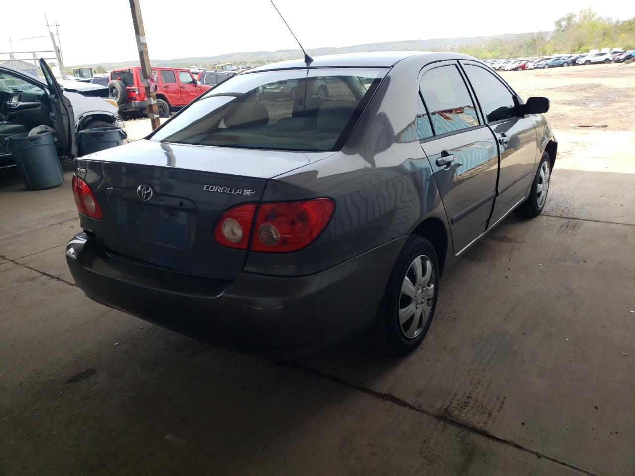 Photo 4 from auction – 2005 TOYOTA COROLLA CE with VIN 2T1BR32E55C422206