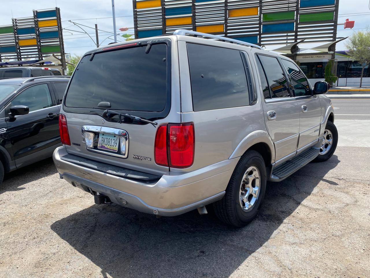 Photo 4 from auction – 2000 LINCOLN NAVIGATOR with VIN 5LMFU28A6YLJ39060