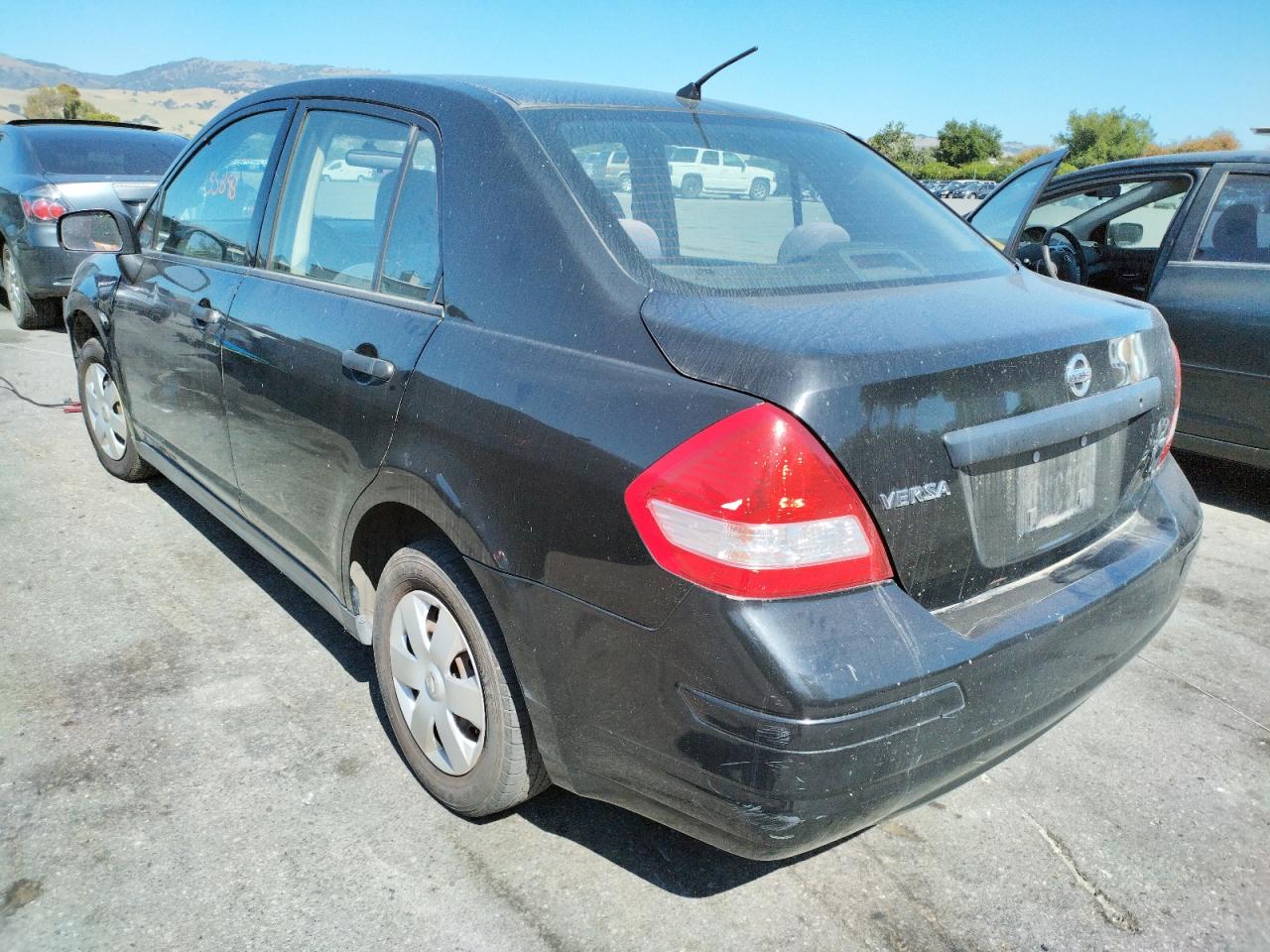Фото 3 с аукциона – 2011 NISSAN VERSA S с VIN 3N1CC1AP3BL407034