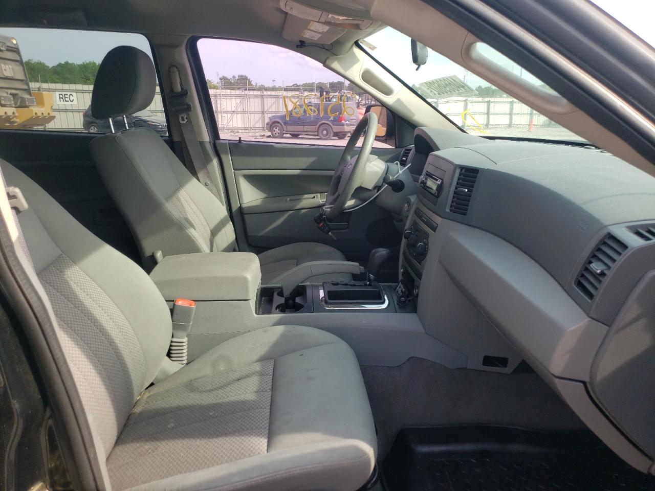 Photo 5 from auction – 2005 JEEP GRAND CHER with VIN 1J4GS48K55C670407