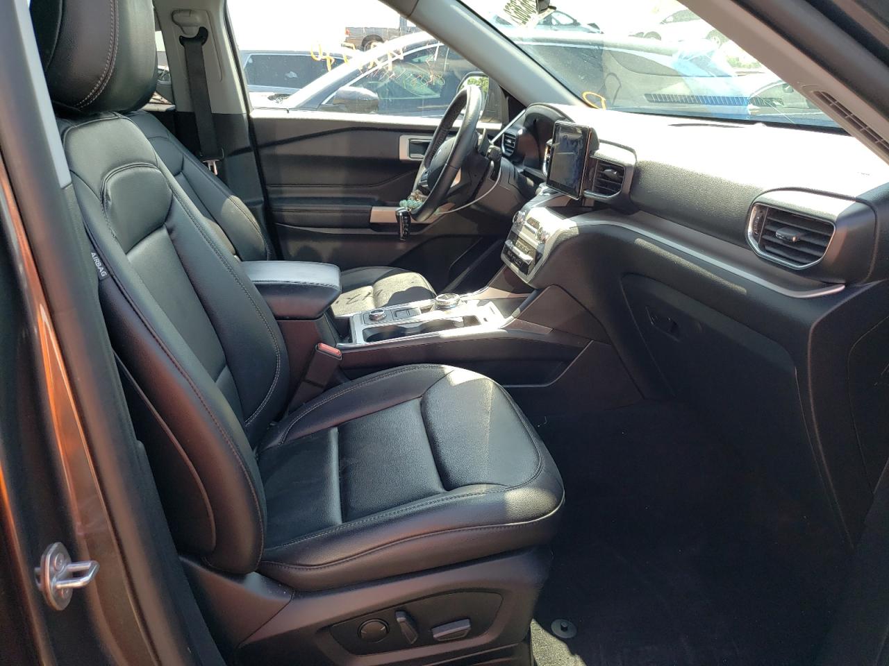 Photo 5 from auction – 2020 FORD EXPLORER X with VIN 1FMSK8DH5LGC30710