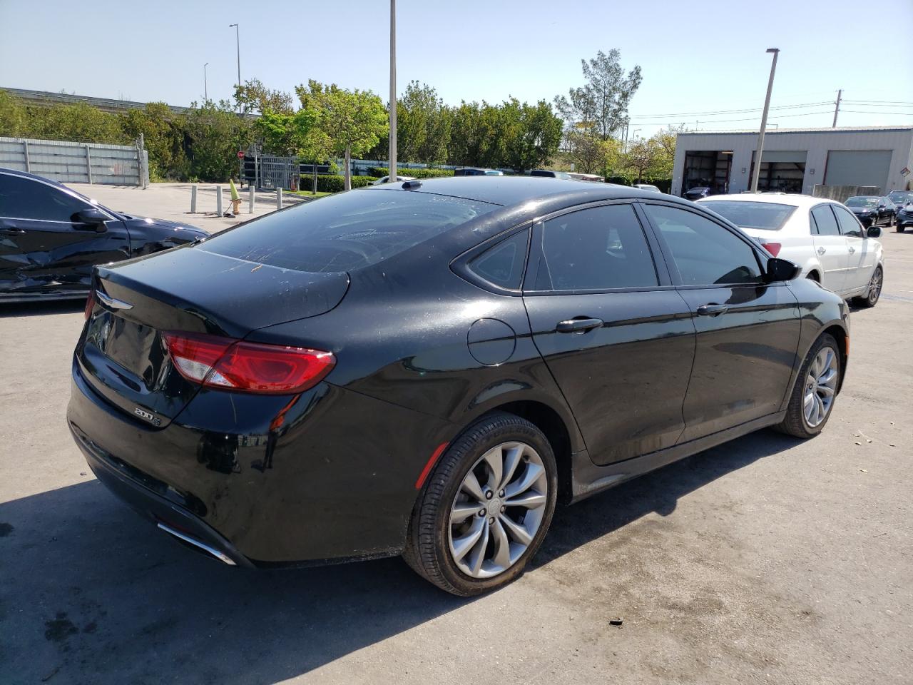Photo 4 from auction – 2015 CHRYSLER 200 S with VIN 1C3CCCBB6FN728801